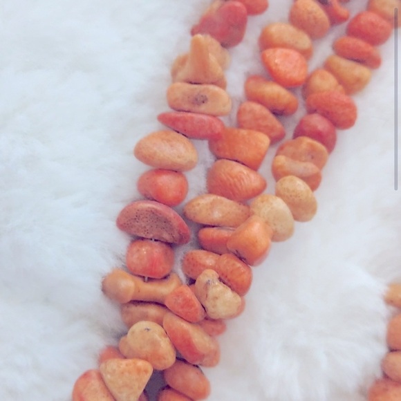 Necklace Coral stone beaded matte nugget 17” choker, inlaid coral shell - Picture 2 of 4